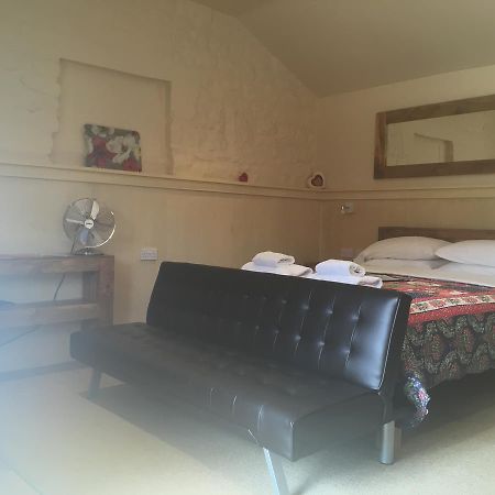 Widbrook Barns Bed and Breakfast Bradford-On-Avon Exteriör bild
